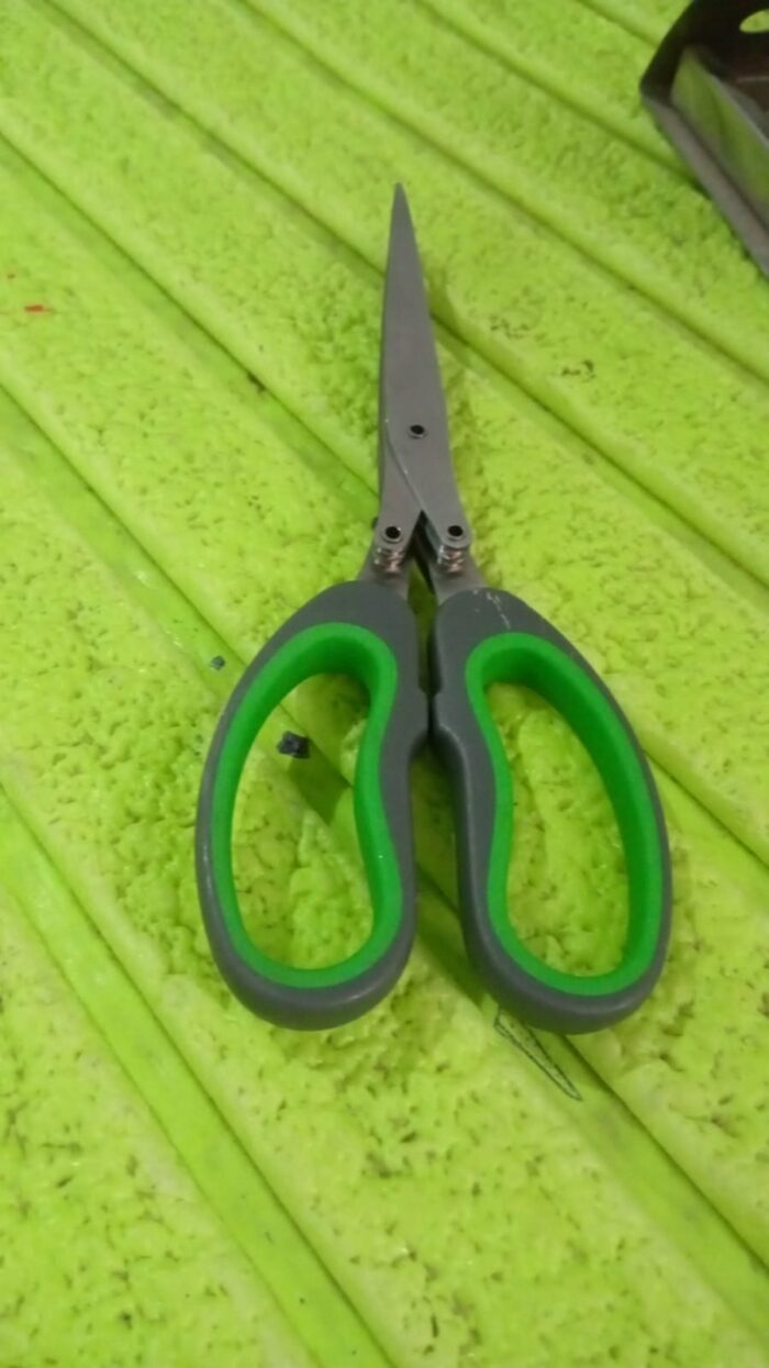 Multifunction Vegetable Stainless Steel Herbs Scissor with 5 Blades (1 Pc) - Image 7