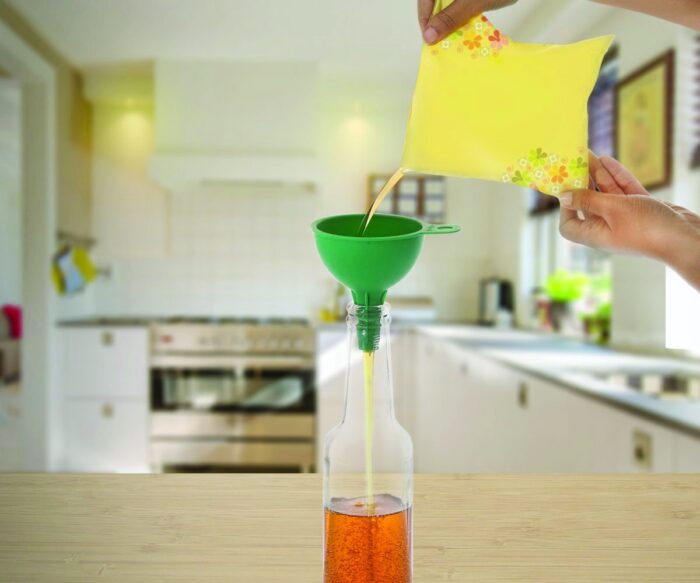 Food-Grade Silicone Funnel: Safe & Easy Transfer for Liquids & Grains (1 Pc) - Image 4