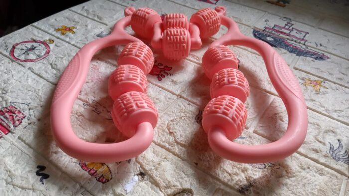 Muscle Massage Roller, 10 Wheels Relieve Soreness Leg Muscle Roller Fitness Roller Muscle Relaxer Massage Roller Ring Clip All Round Massaging Uniform Force Elastic PP Drop Shaped for Home Use (1 Pc) - Image 5