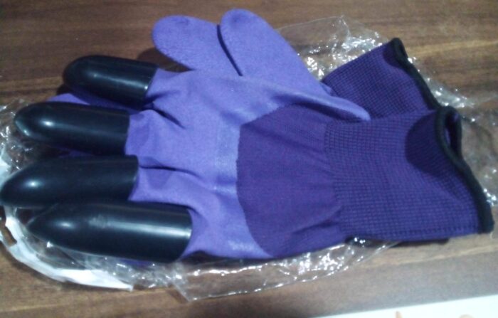 Garden Farming Gloves With Hand Fingertips & Plastic Claws (1 Pair) - Image 7