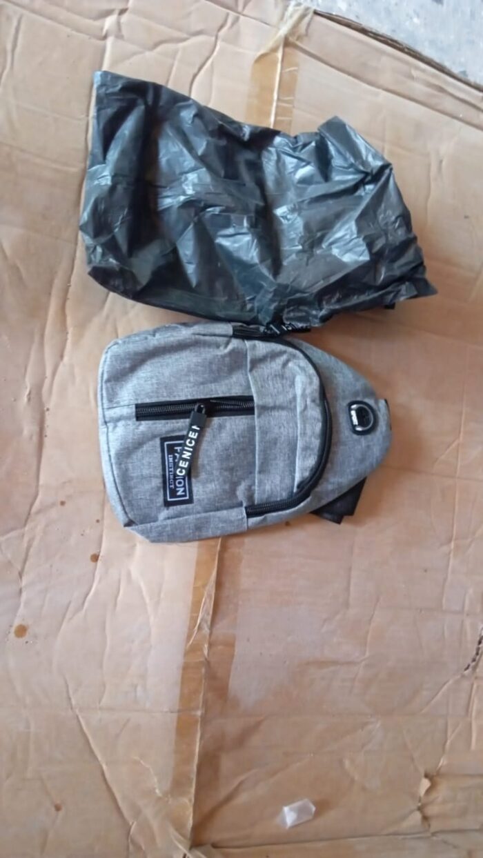 Waterproof Waist Bag, Shoulder Bags USB Charging Earphone Hook Sling Travel Bag (1 Pc) - Image 7