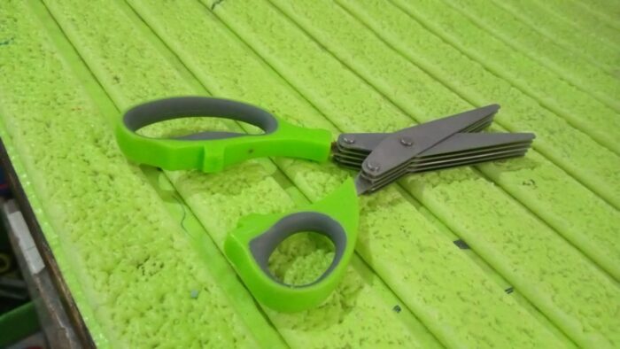 Multifunction Vegetable Stainless Steel Herbs Scissor with 5 Blades (1 Pc) - Image 7