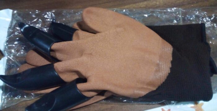 Garden Farming Gloves With Hand Fingertips & Plastic Claws (1 Pair) - Image 7