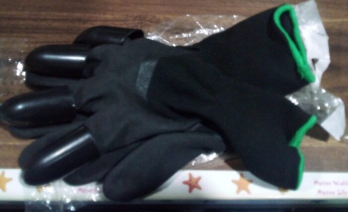 Garden Farming Gloves With Hand Fingertips & Plastic Claws (1 Pair) - Image 7