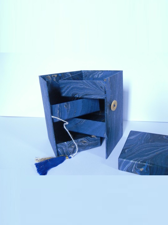 KHM_R004_open2_1600x1200